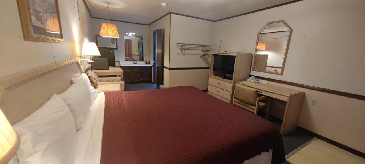 Twin Pine Motel